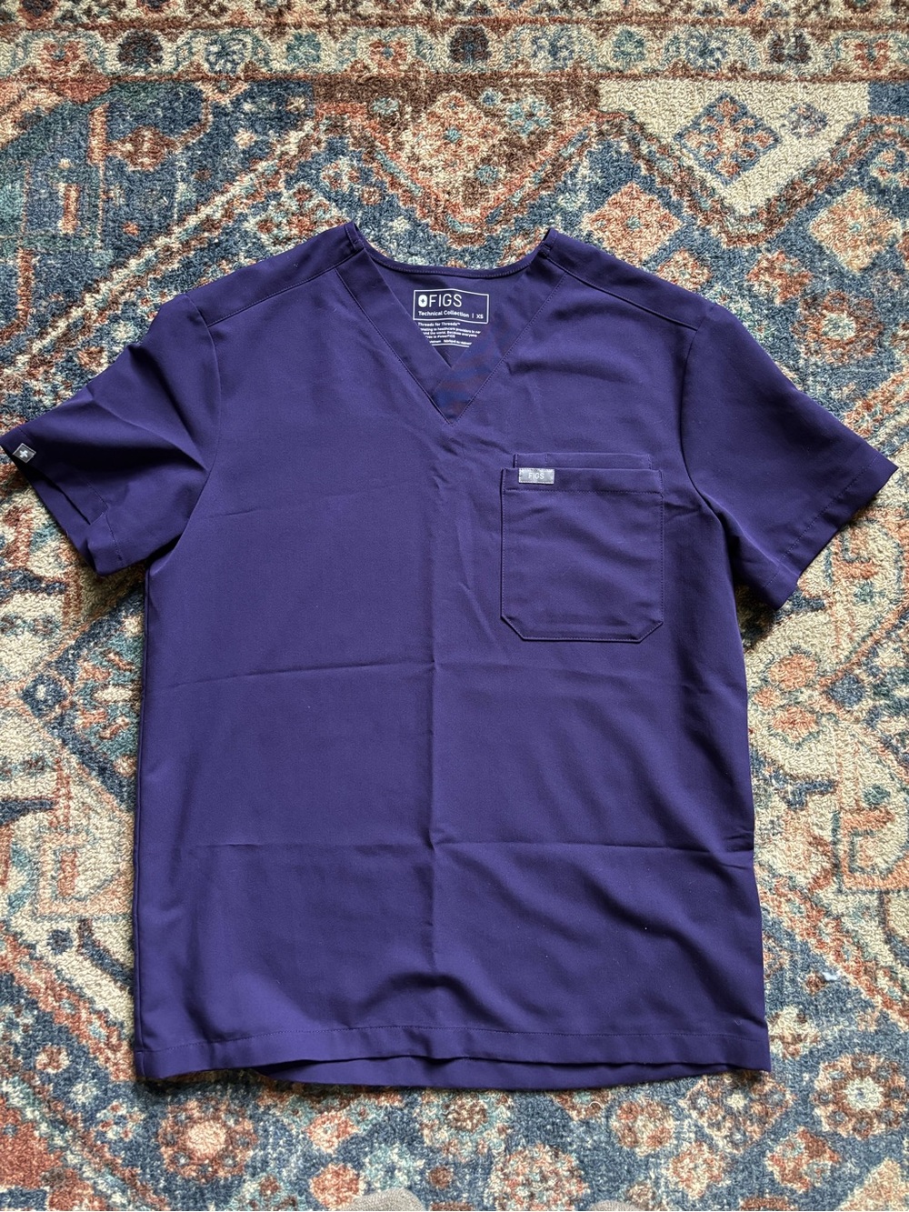 FIGS Men’s V-Neck Scrub Top XS Purple Jam